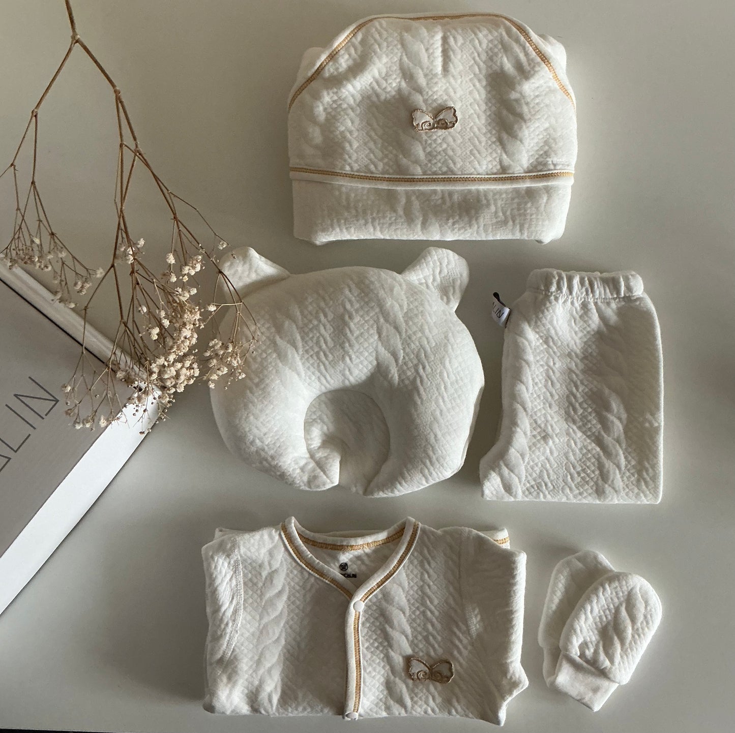 L'Univers Douxcalins : Des Boxes Personnalisées, Confort et Tendresse pour Bébé